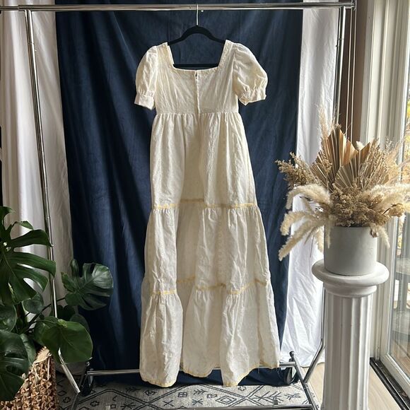 1970's Wedding Dress, Vintage White Eye-lit details, yellow ribbon, Size Medium - Picture 11 of 14